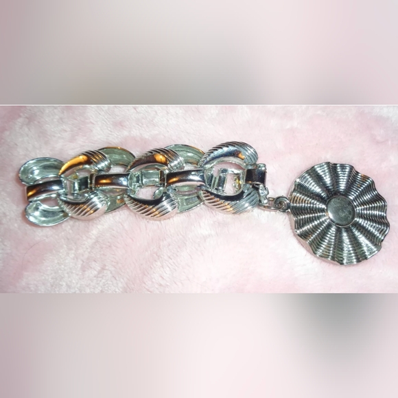 VTG Chunky Large Round Charm Bracelet Silver Tone Thick Link - Picture 3 of 3